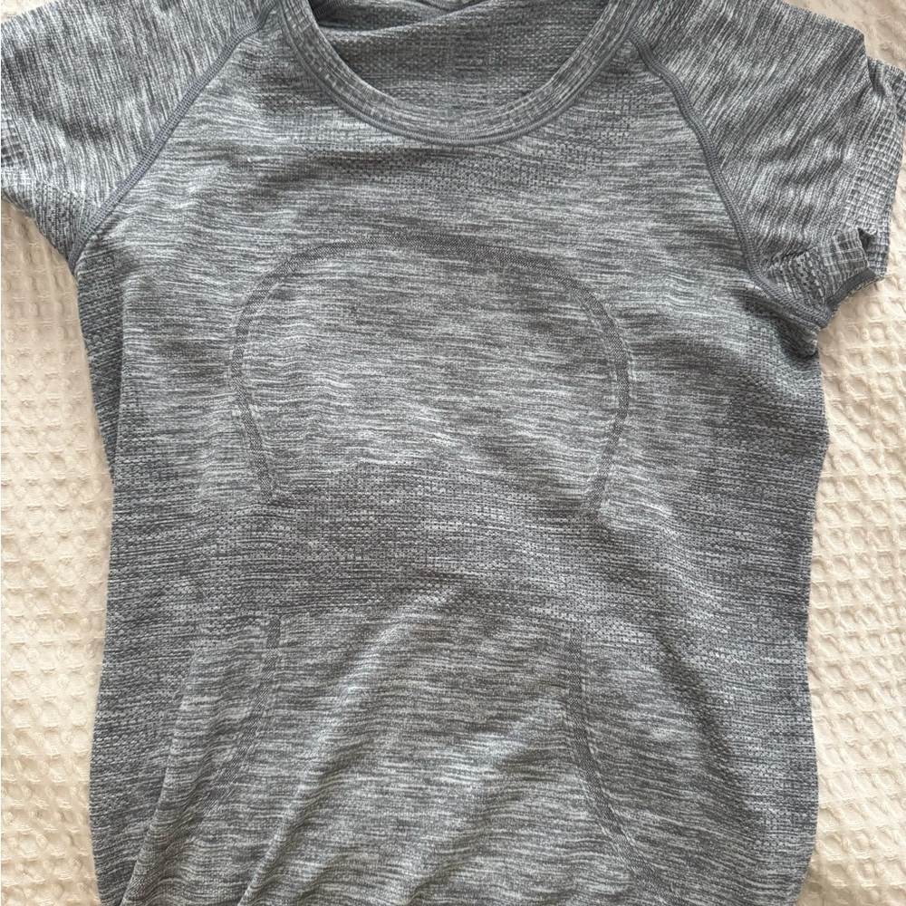 Swiftly Tech Short-Sleeve Shirt 2.0
Hip Length